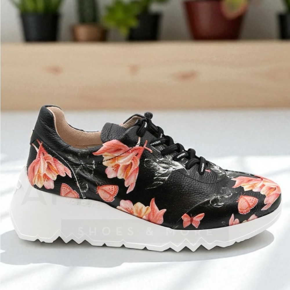 Wonders Black Floral Sneakers